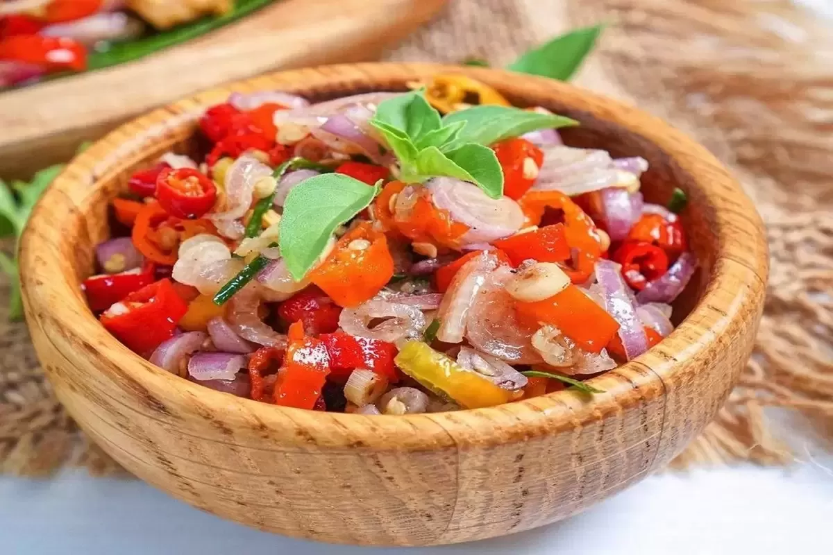 Ilustrasi sambal matah khas Bali.