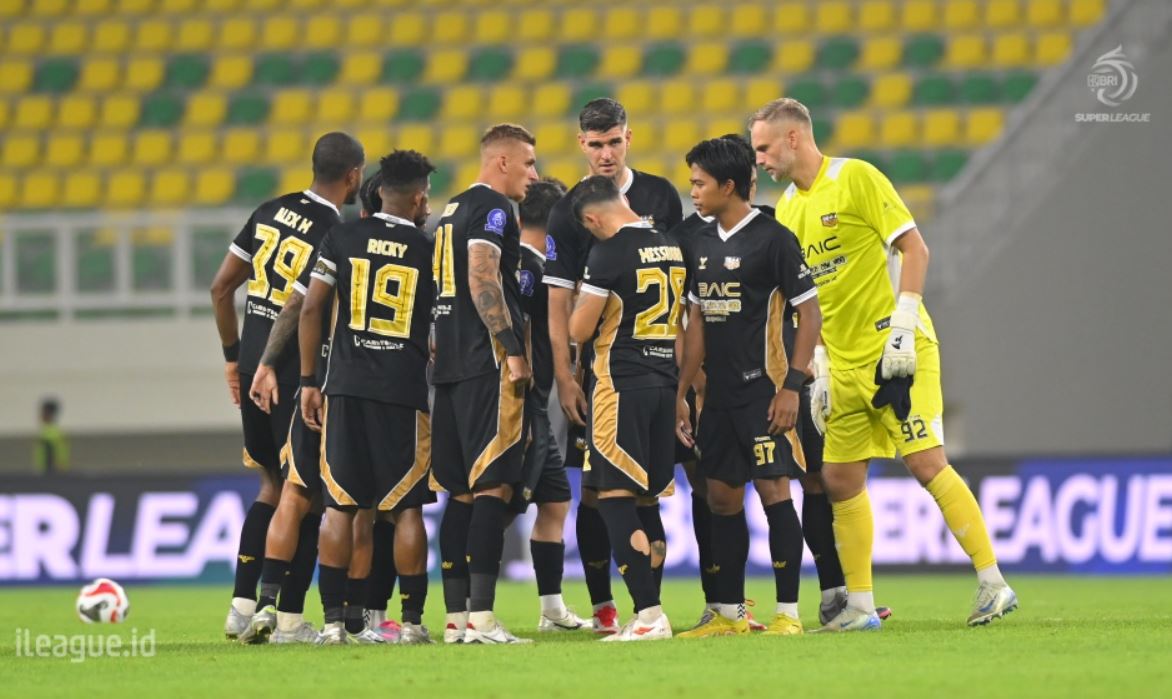 Para pemain Dewa United jelang pertandingan BRI Super League.
