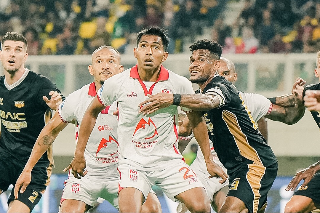 Malut United saat hadapi Dewa United.