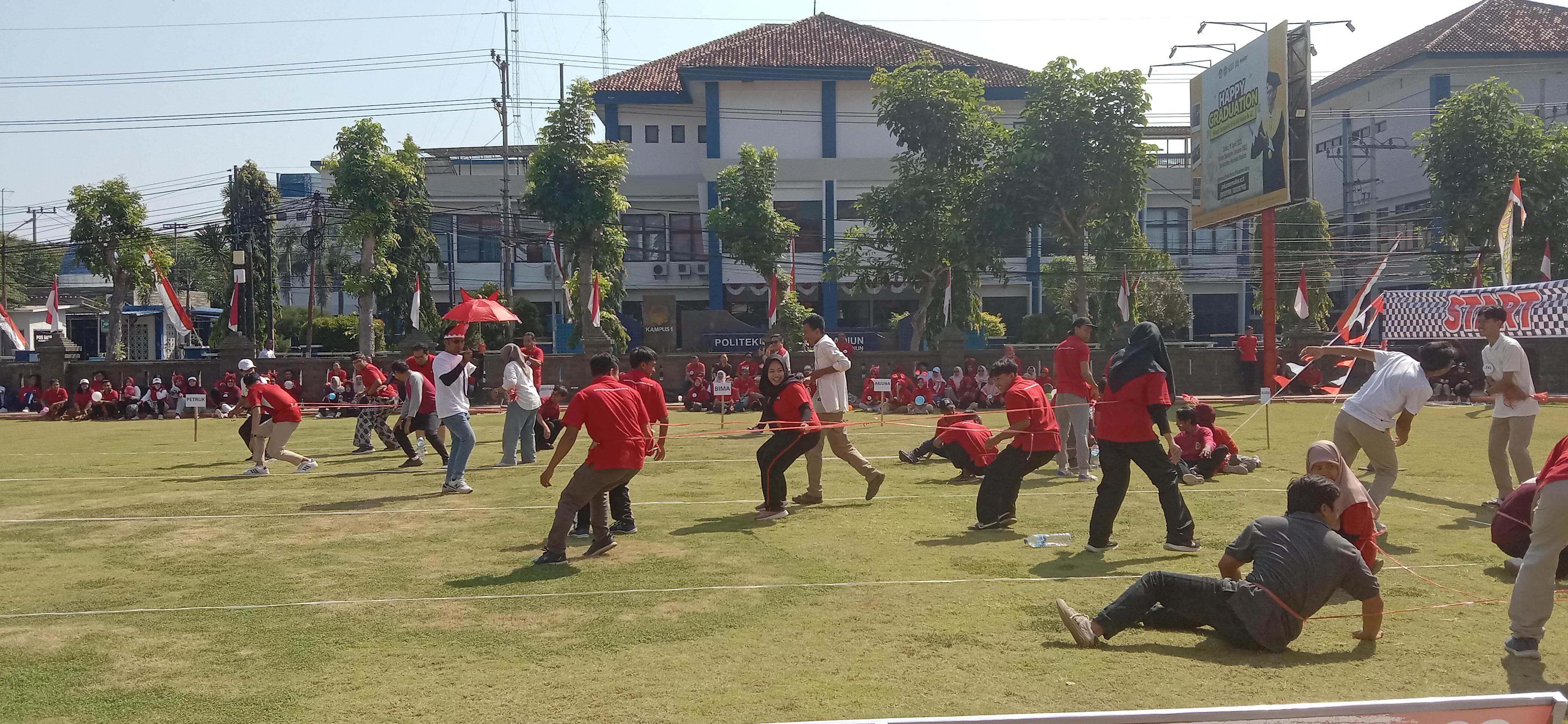 Lomba menyambut HUT RI oleh Unmer Madiun.