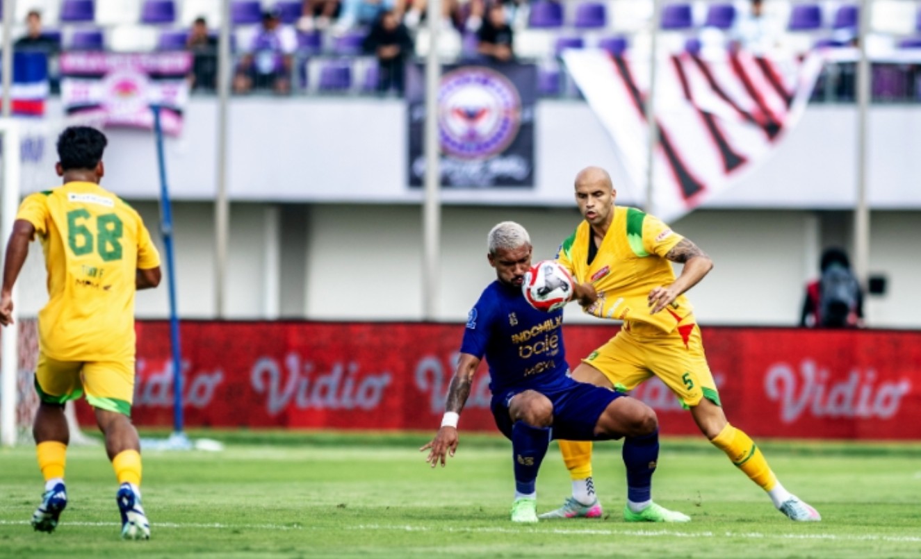 Duel Persebaya vs Persita di pekan kedua BRI Super League.