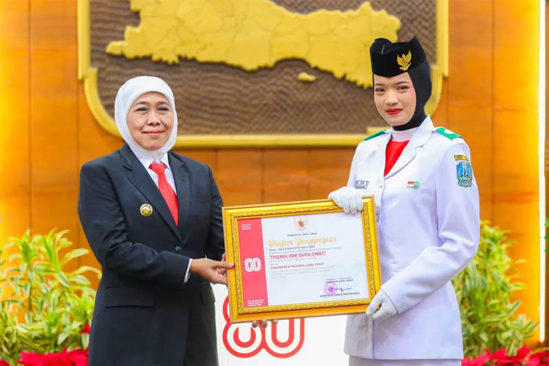 Anak kuli bangunan hingga penjual cilok jadi anggota Paskibra Jatim 2025, beberkan kisah haru usai sukses Kibarkan Merah Putih di Grahadi, Surabaya.