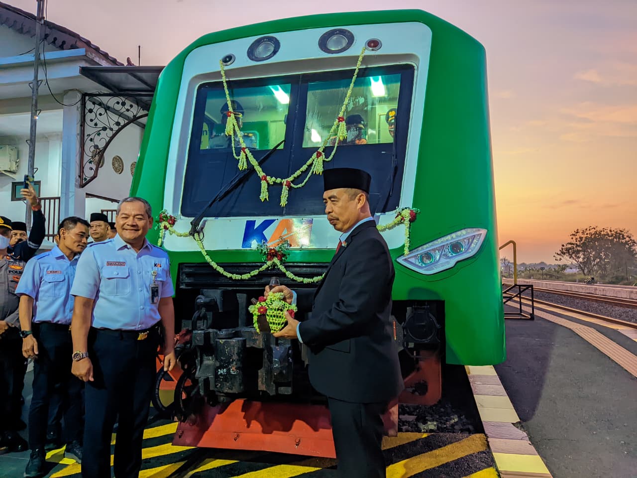 KA BIAS Caruban-Solo resmi beroperasi setelah di-launching oleh Bupati Madiun, kemarin (17/8).