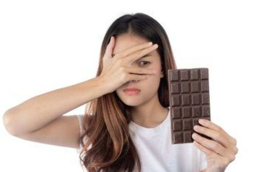 Ilustrasi mitos cokelat penyebab jerawat.