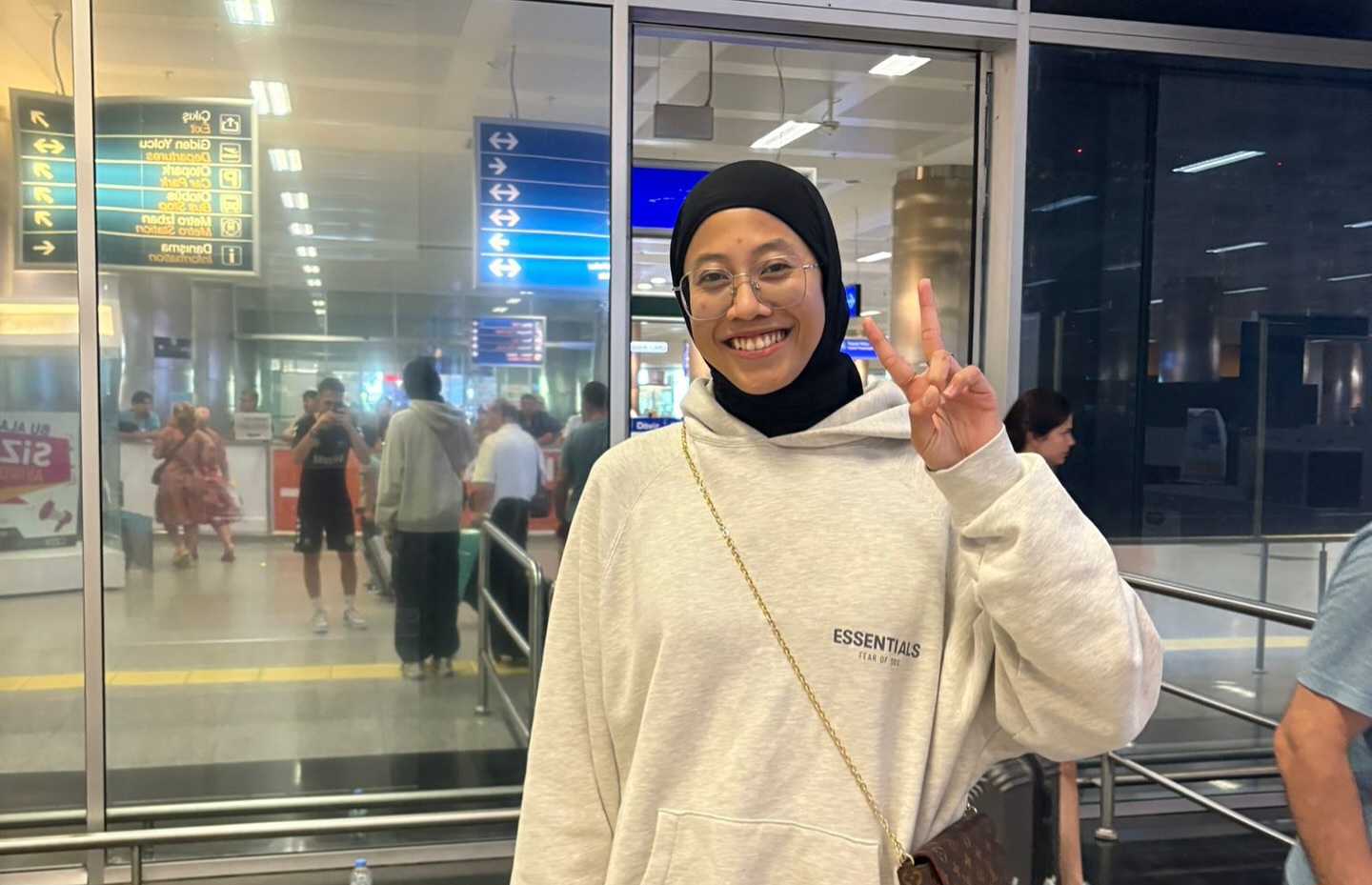 Megawati Hangestri di bandara. (INSTAGRAM)