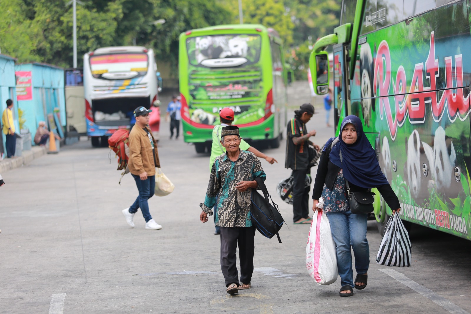 Lonjakan penumpang di Terminal Purboyo Madiun. FOTO: BAGAS BIMANTARA/RADAR MADIUN