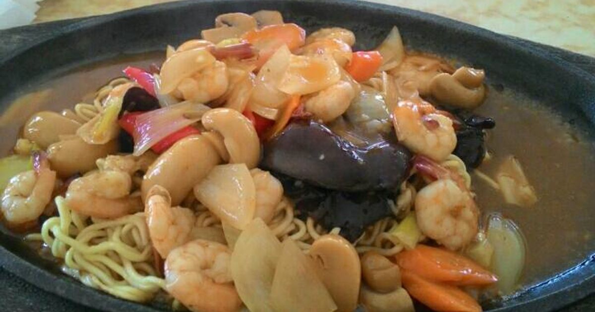 Ilustrasi Mie Siram Seafood