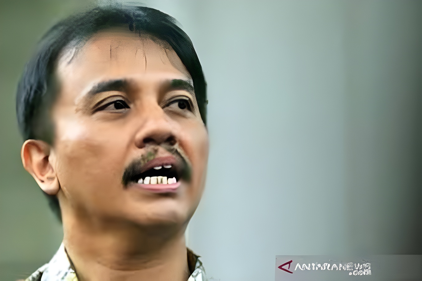 Roy Sury, pakar telematika dan politisi yang pernah menjabat sebagai menpora.