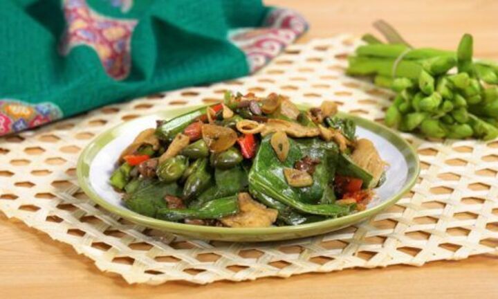Ilustrasi Tumis Genjer Taoco