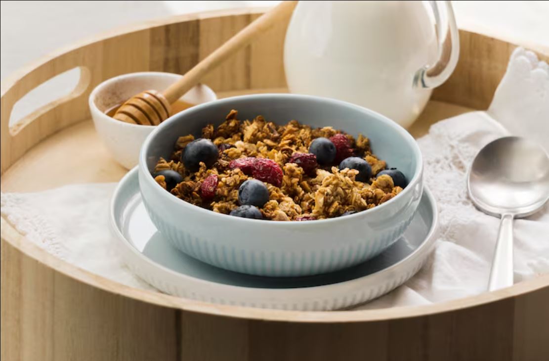 Resep oatmeal coklat sehat, praktis, dan lezat. Cocok untuk sarapan penurun kolesterol yang bikin tubuh tetap bertenaga.