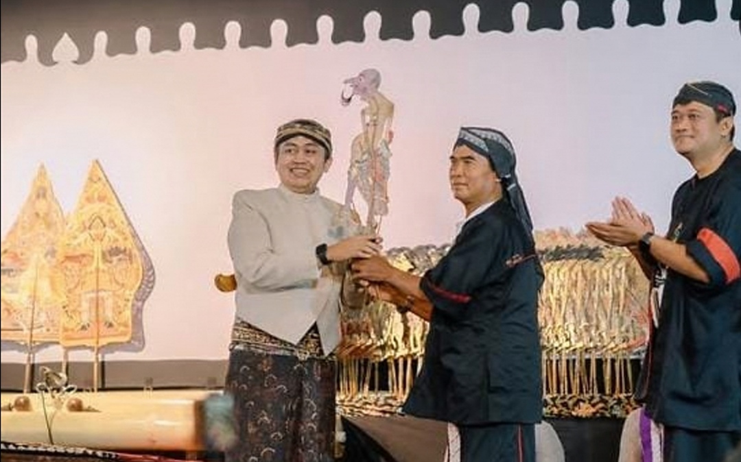 Salah satu momen pementasan wayang dengan dalang Ki Cahyo Kuntadi.