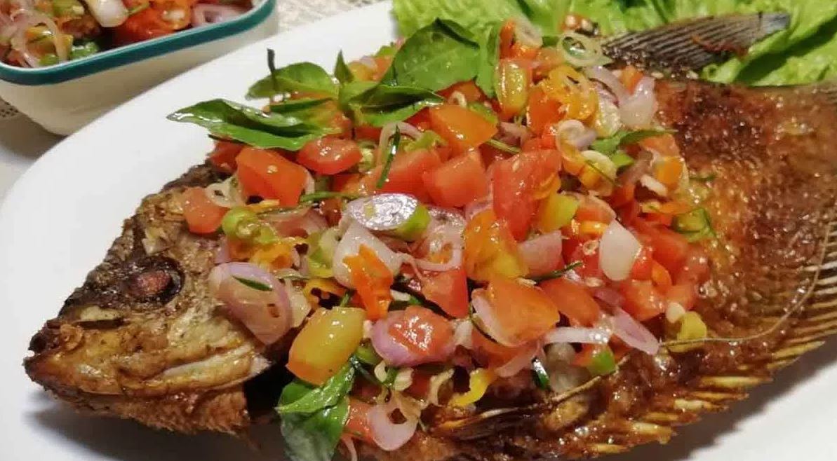 Olahan ikan laut dengan sambal khas Jimbaran, Bali.