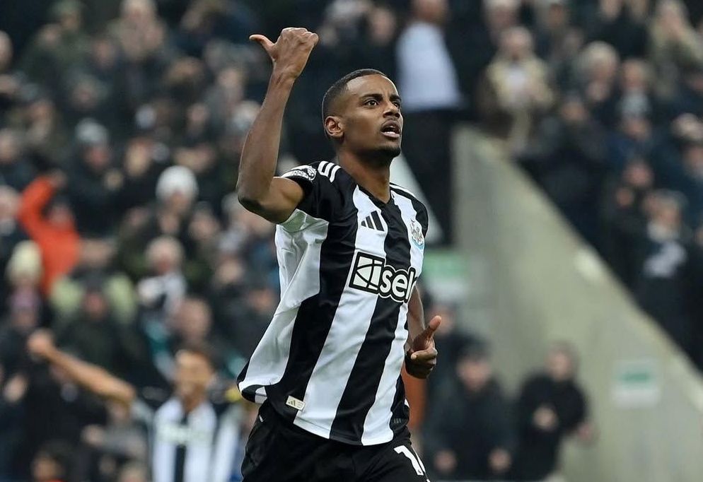 Alexander Isak mengamuk di medsos usai Newcastle tolak penawaran besar Liverpool.
