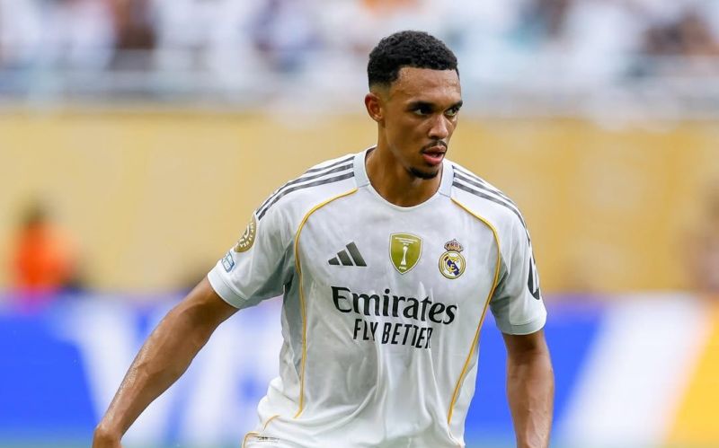 Trent Alexander Arnold tampil solid di laga melawan Osasuna.