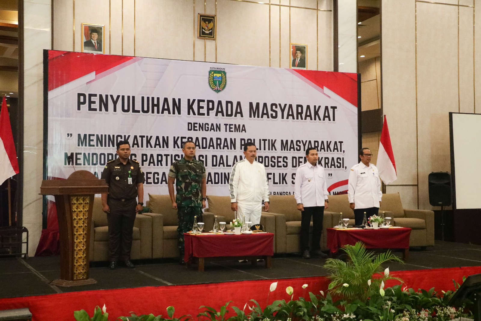 Bakesbangpol Kota Madiun menggelar sosialisasi cegah konflik sosial pasca pilkada dengan melibatkan berbagai elemen masyarakat, kemarin (20/8). BAGAS BIMANTARA/RADAR MADIUN