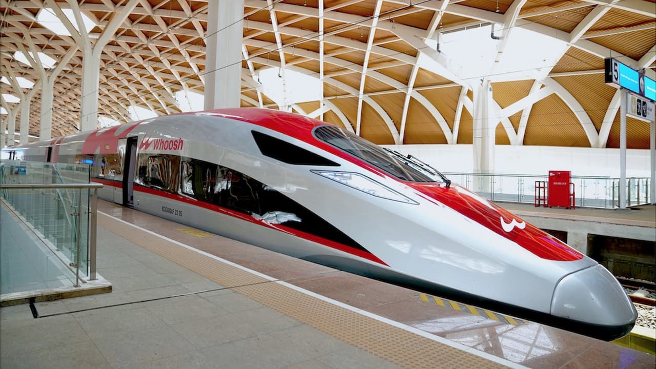 Ilustrasi Kereta Whoosh