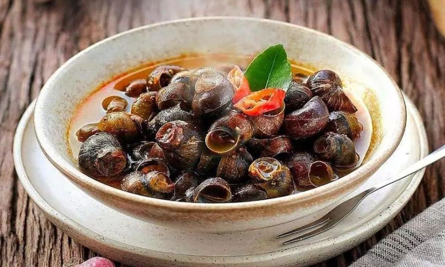 Keong pedas salah satu kuliner khas Banyumas.