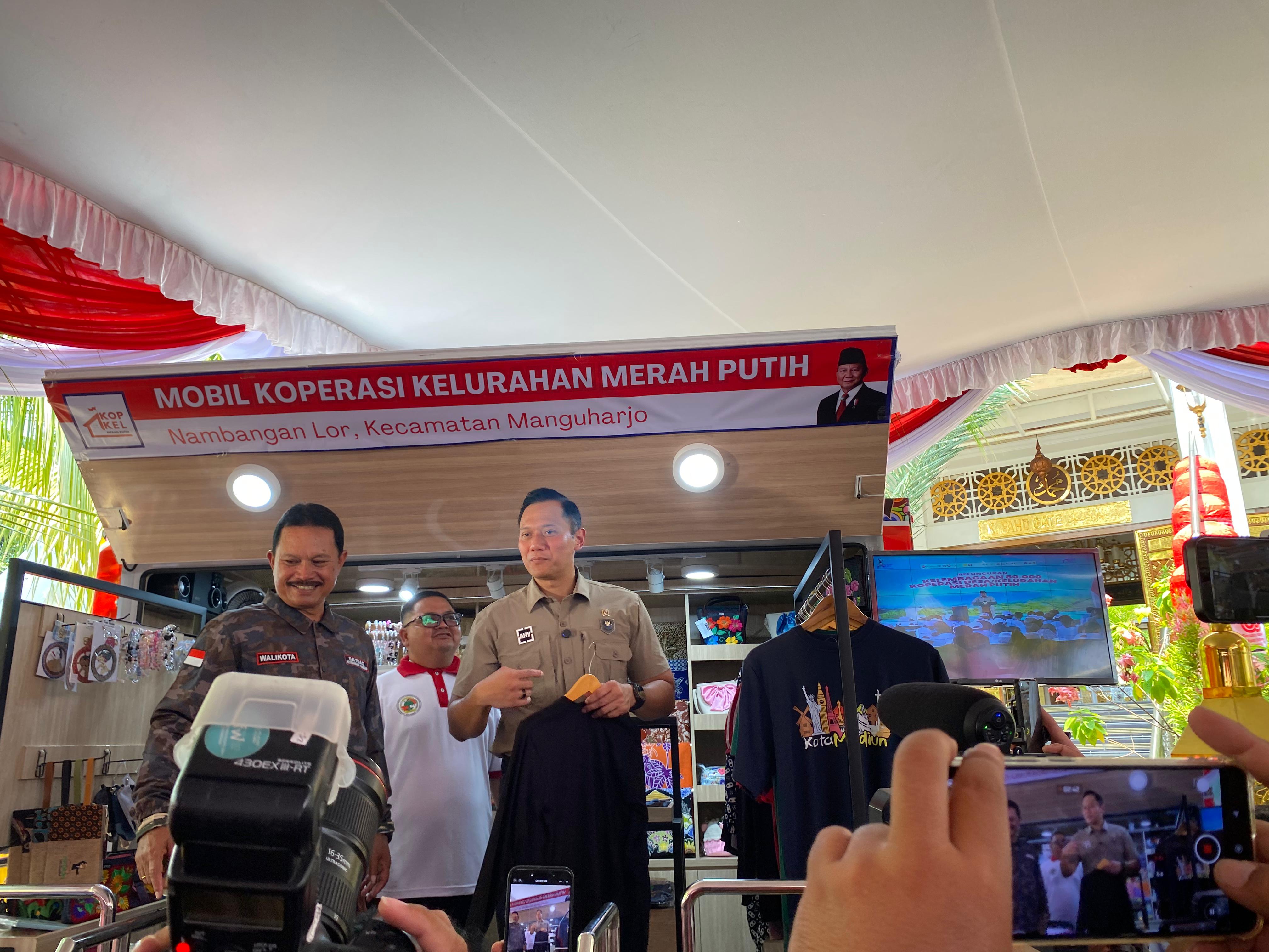 AHY luncurkan Koperasi Merah Putih di Kota Madiun, Jumat (22/8). ERLITA H/RADAR MADIUN