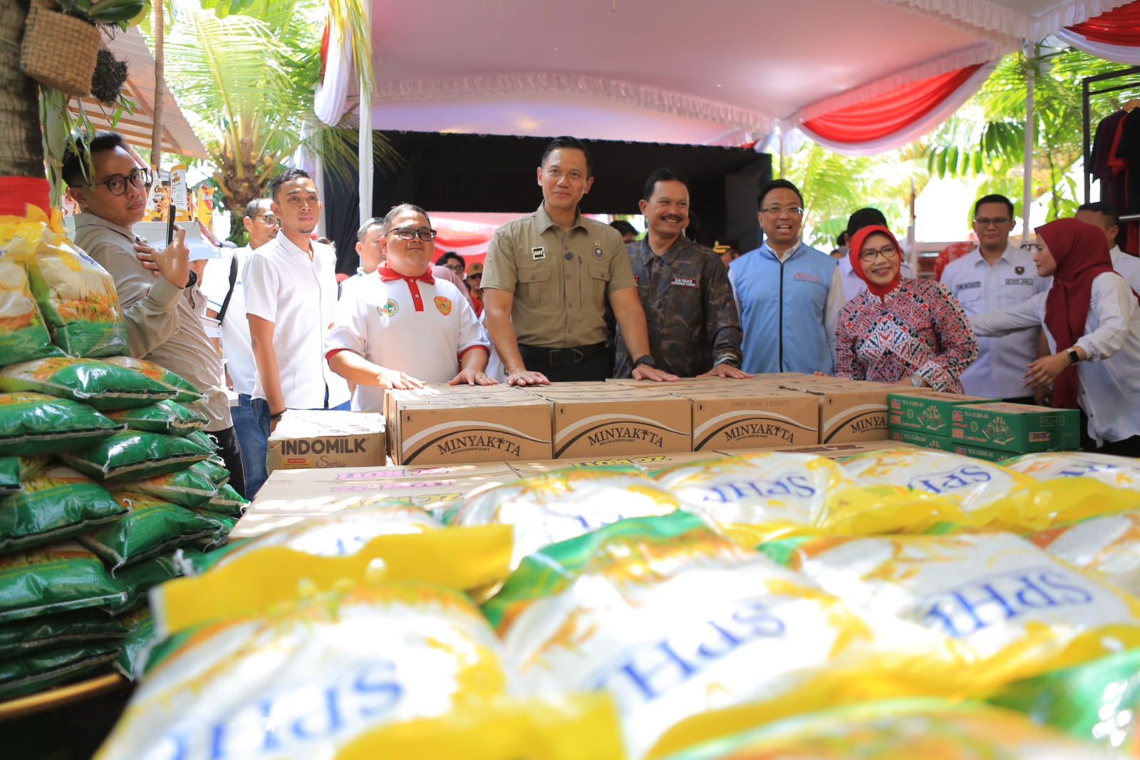 Menko IPK AHY meresmikan Koperasi Merah Putih di Pondok Abi Bahrun, Nambangan Lor, Madiun, sebagai dukungan bagi petani dan UMKM. BAGAS BIMANTARA/RADAR MADIUN