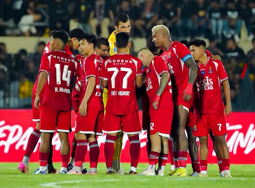 Para pemain Persijap di pertandingan BRI Super League.