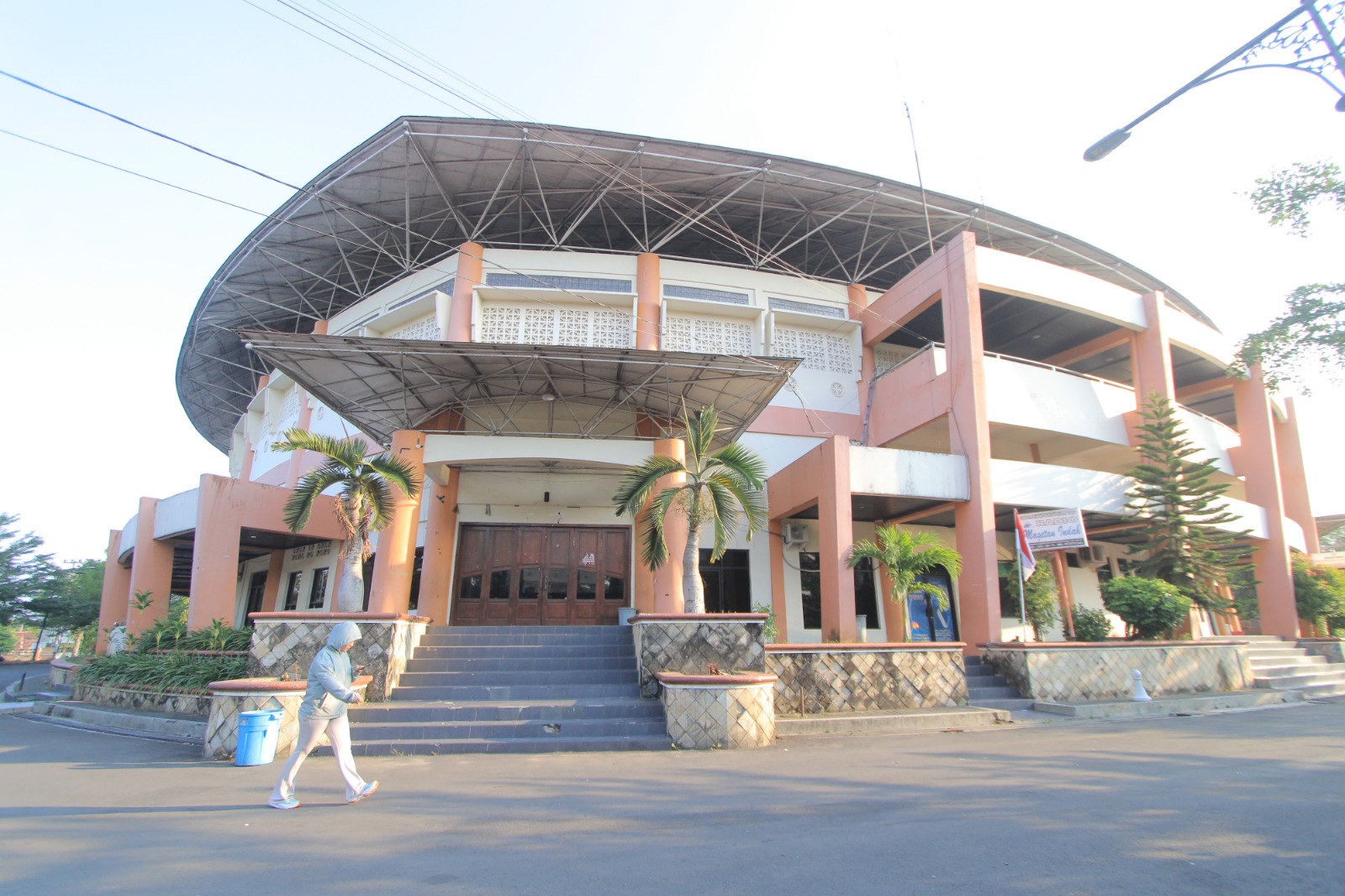 GOR Ki Mageti bakal jadi venue Livoli 2025, sejumlah fasilitas kini diperbaiki. AJI PUTRA/RADAR MAGETAN
