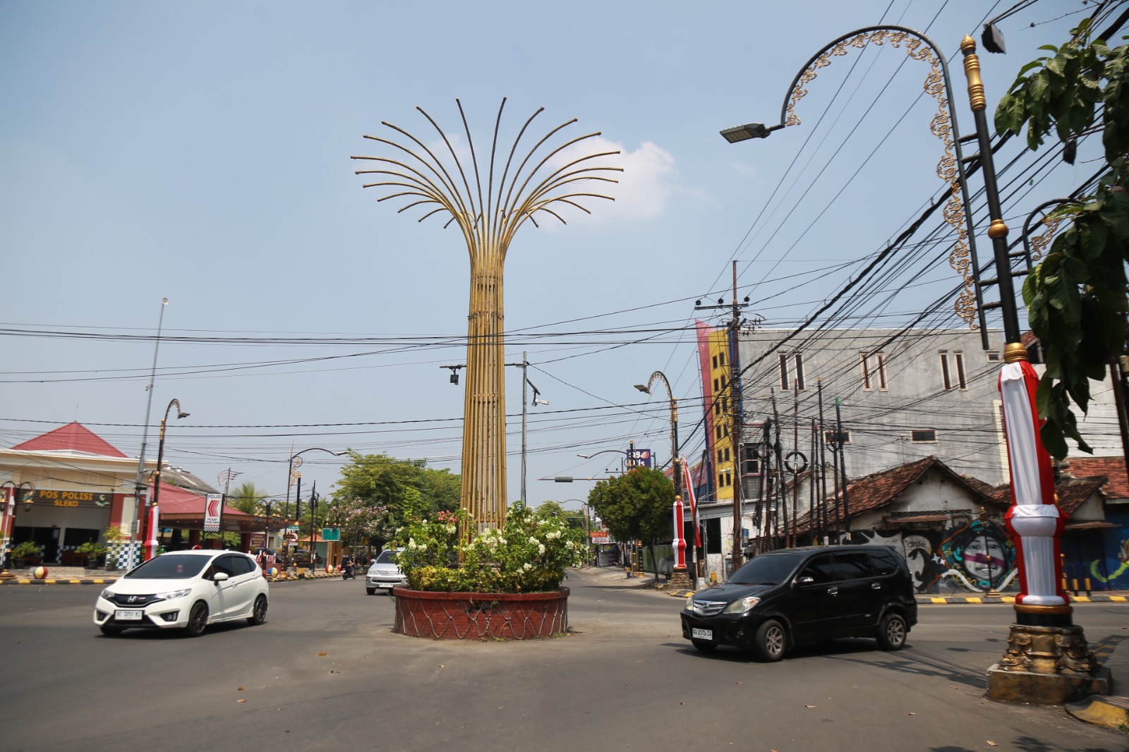 Simpang empat Sleko diperkirakan crowded saat karnaval karena pertemuan arus kendaraan. FOTO: BAGAS BIMANTARA/RADAR MADIUN