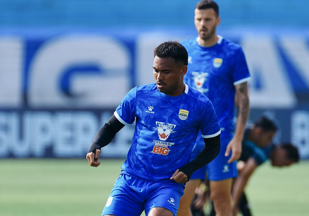Persib saat pemanasan jelang laga.