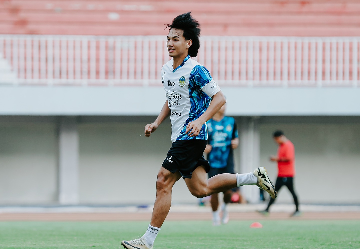 Skuad PSIM sedang latihan.