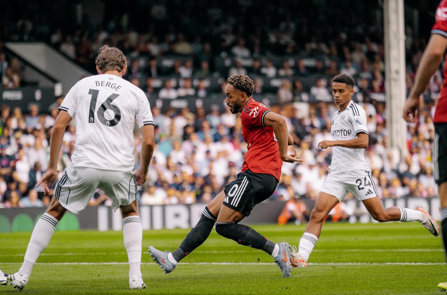 MU ditahan Fulham tadi malam.