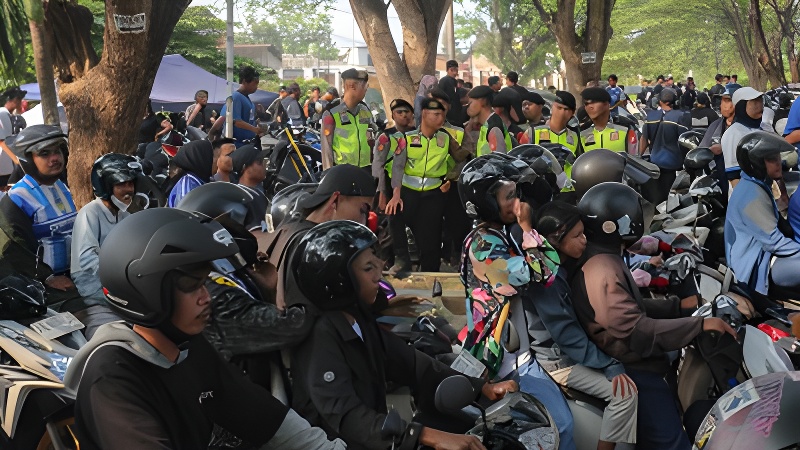 Sejunlah polisi saat melakukan pengamanan.