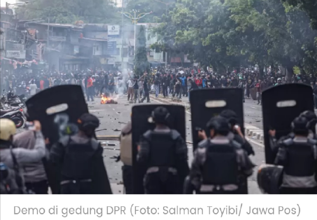 Suasana demo di kawasan gedung DPR RI pada Senin 25 Agustus 2025.
