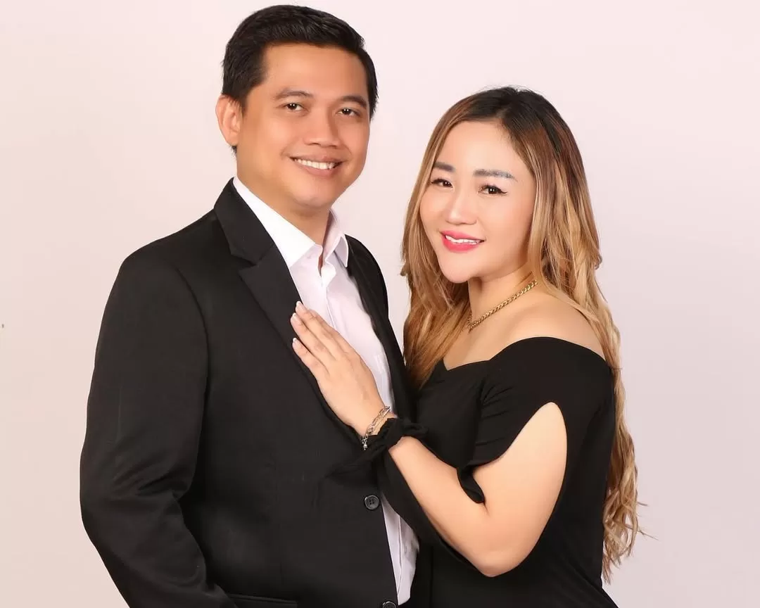 Dwi Hartono, bersama istrinya Andreana Wulandari.