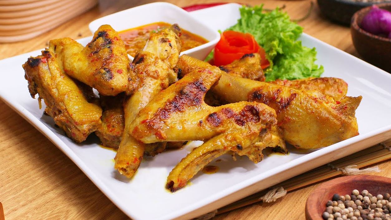 Ilustrasi ayam iloni khas Gorontalo.