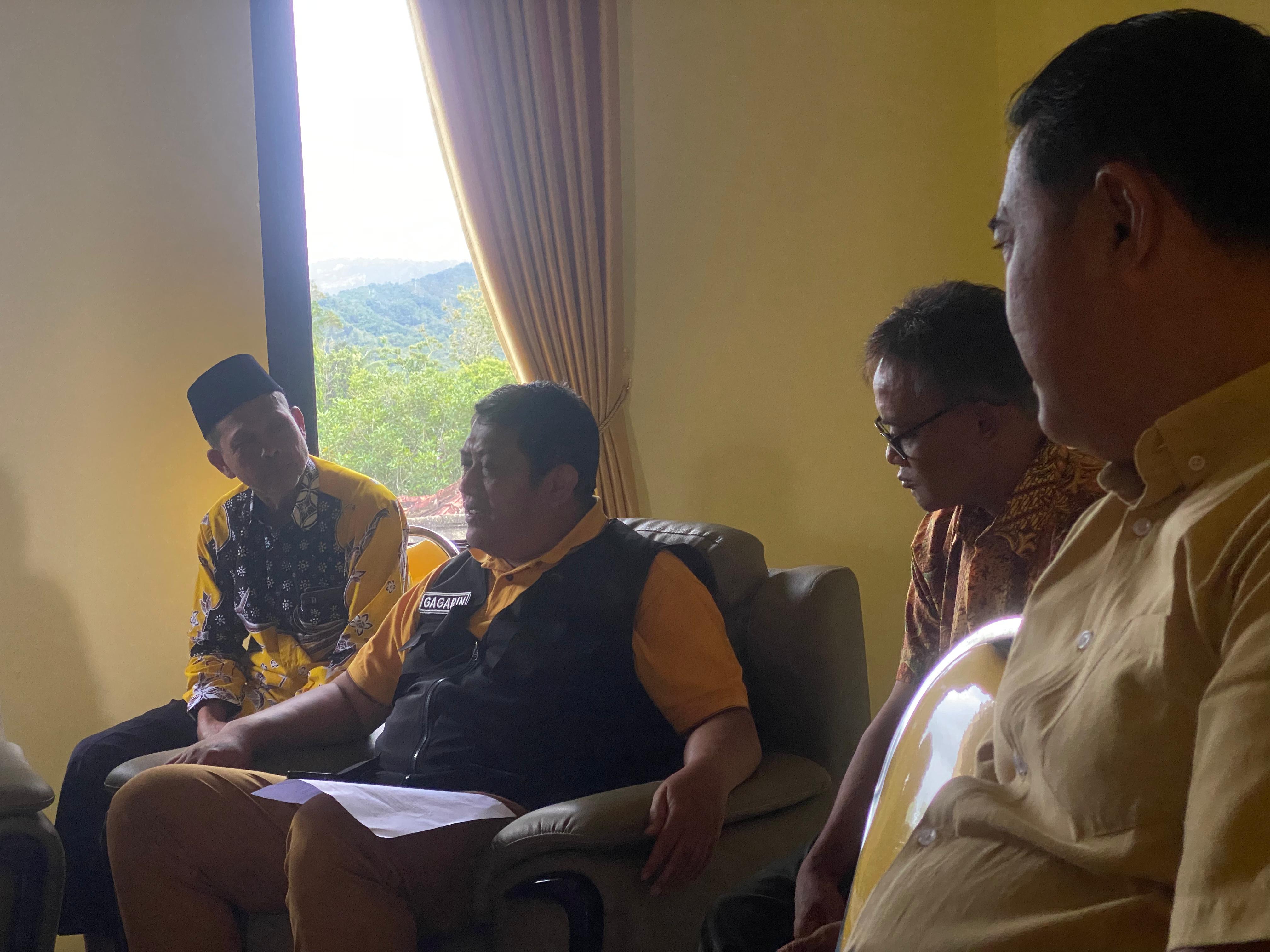 Gagarin memutuskan mundur dari Golkar Pacitan setelah puluhan tahun tergabung dalam kader partai berlambang pohon beringin itu. FOTO: NUR CAHYONO/RADAR PACITAN
