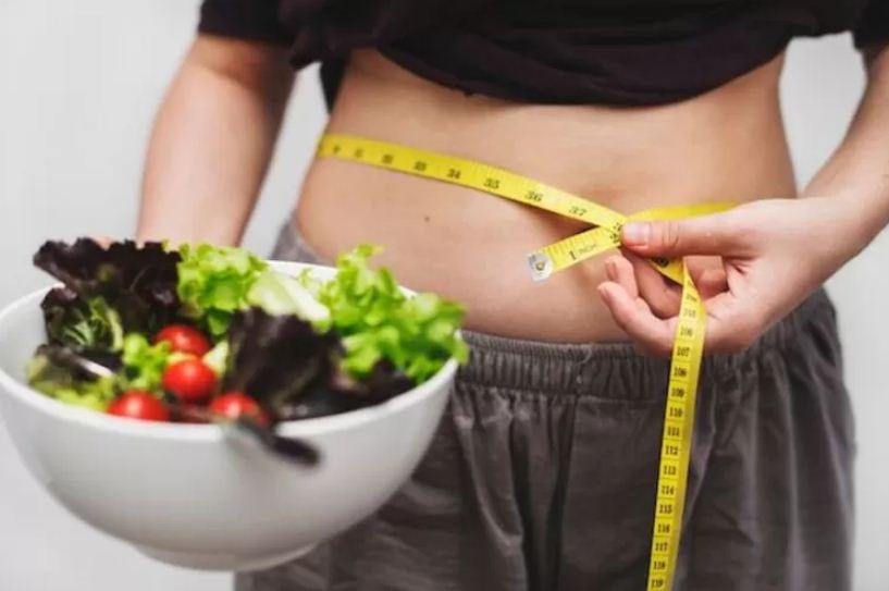 Ilustrasi diet aman dengan makanan sehat.