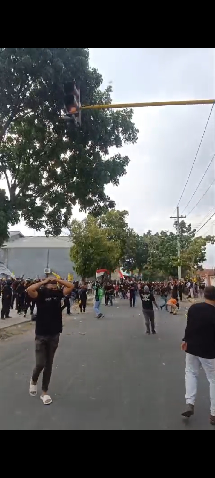 Demonstrasi pecah di depan DPRD Kota Madiun, Sabtu 30 Agustus 2025.