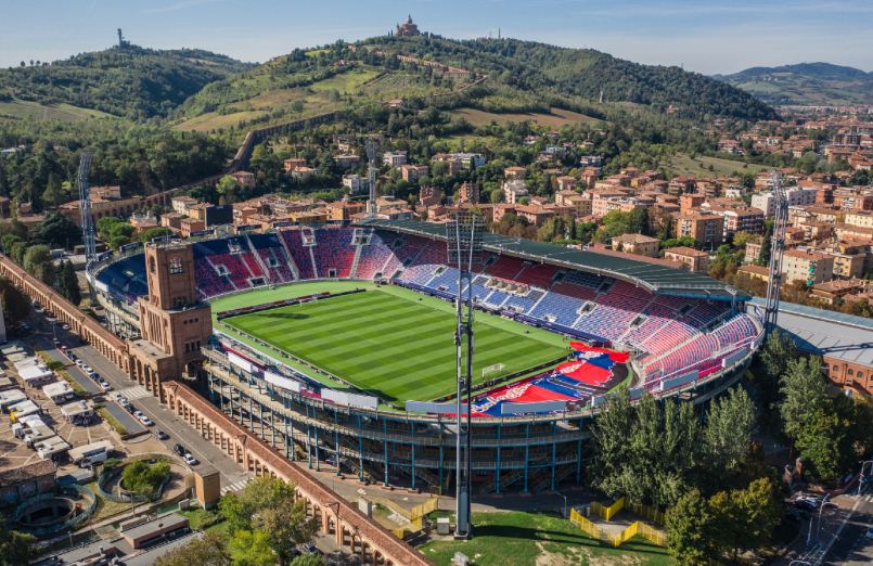 Stadio Renato Dall Ara Bologna yang berada di perbukitan San Luca.