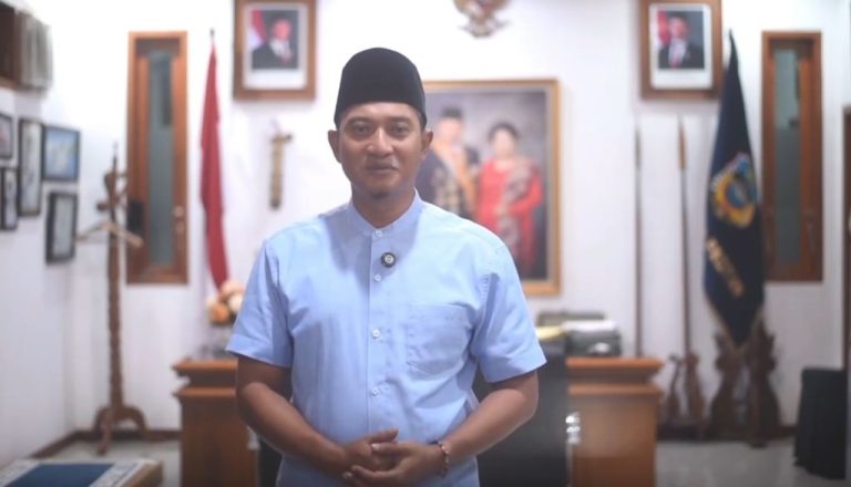 Bupati Pacitan Indrata Nur Bayuaji mengajak masyarakat terus menjaga tradisi rukun agar Pacitan tetap kondusif di tengah gejolak nasional.