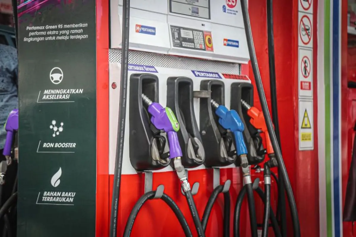 Ilustrasi harga BBM Pertamina Dex dan Dexlite.