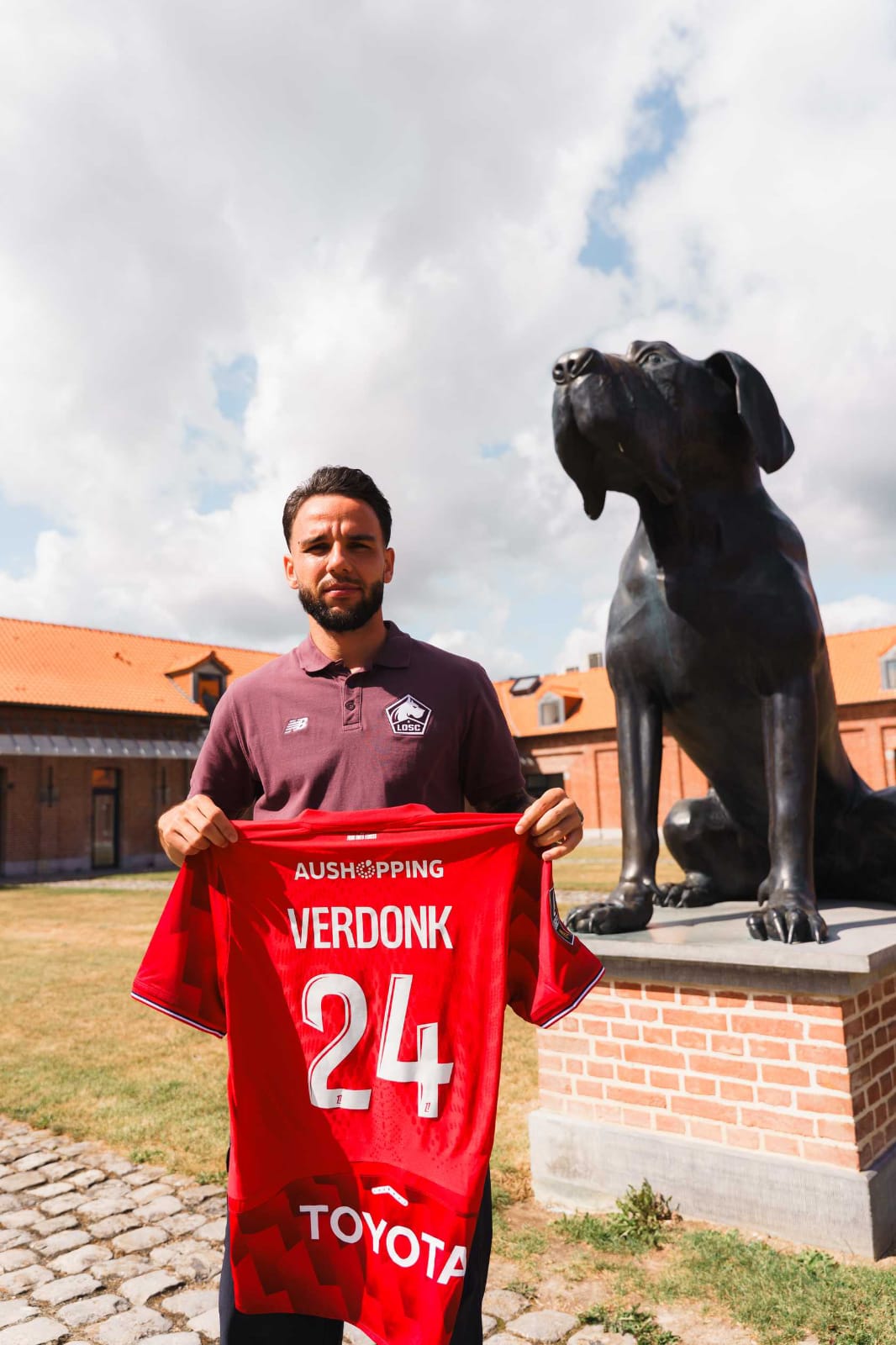 Calvin Verdonk bergabung ke LOSC Lille di Ligue 1.