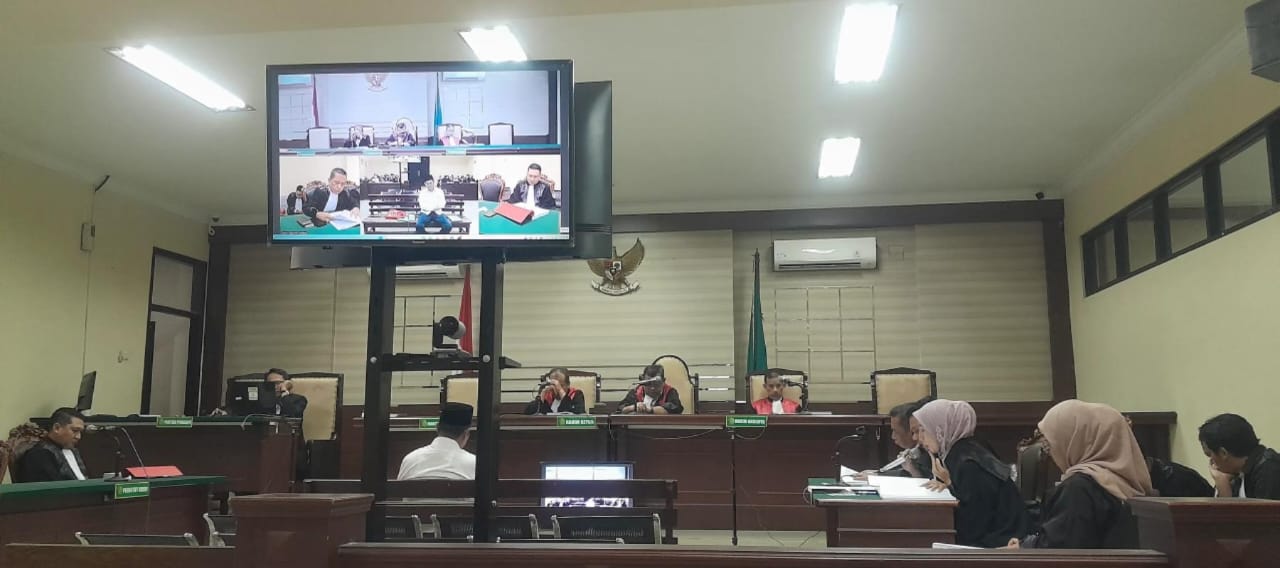 Muhammad Taufiq Agus Susanto saat mendengarkan putusan di Pengadilan Tipikor Surabaya, Juli lalu.