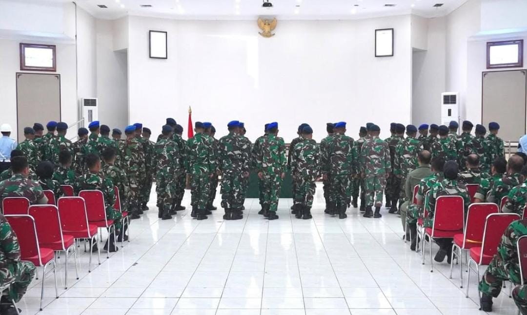Danlanud Iswahjudi Marsma TNI Muchtadi Anjar Legowo memimpin sidang disiplin 43 personel terjerat judi online di Gedung Dewanto, Kamis (4/9). FOTO: ISTIMEWA