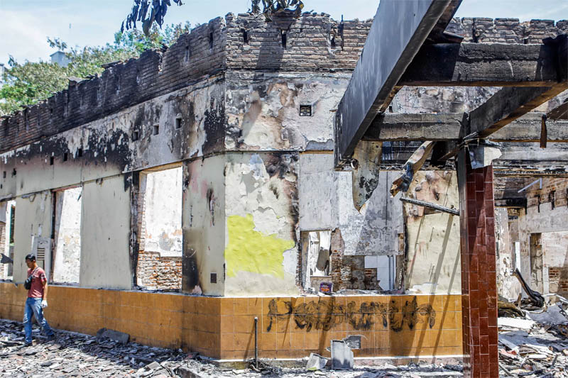 Potret Markas Polsek Tegalsari pasca terbakar saat terjadinya aksi massa pada hari Sabtu 30 Agustus 2025.