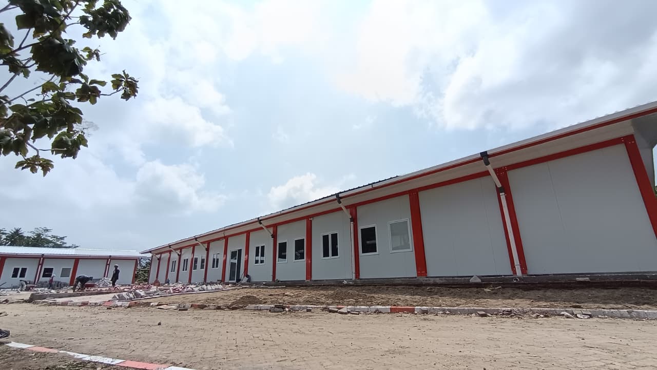 Progres renovasi BLK Pacitan yang dipersiapkan sebagai Sekolah Rakyat baru mencapai 87 persen hingga awal September. NUR CAHYONO/RADAR PACITAN
