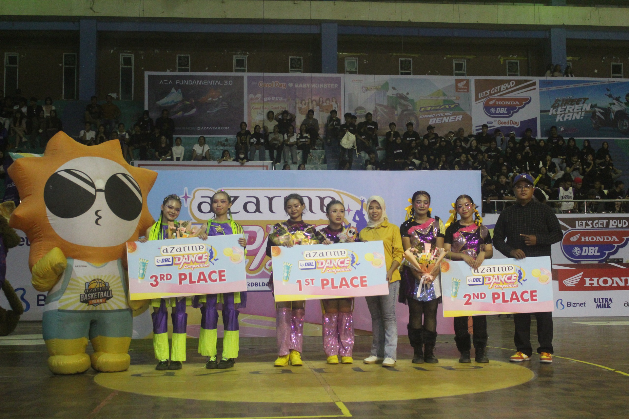 Bhima Dance Crew SMAN 1 Madiun juara Azarine DBL Dance Competition 2025.
