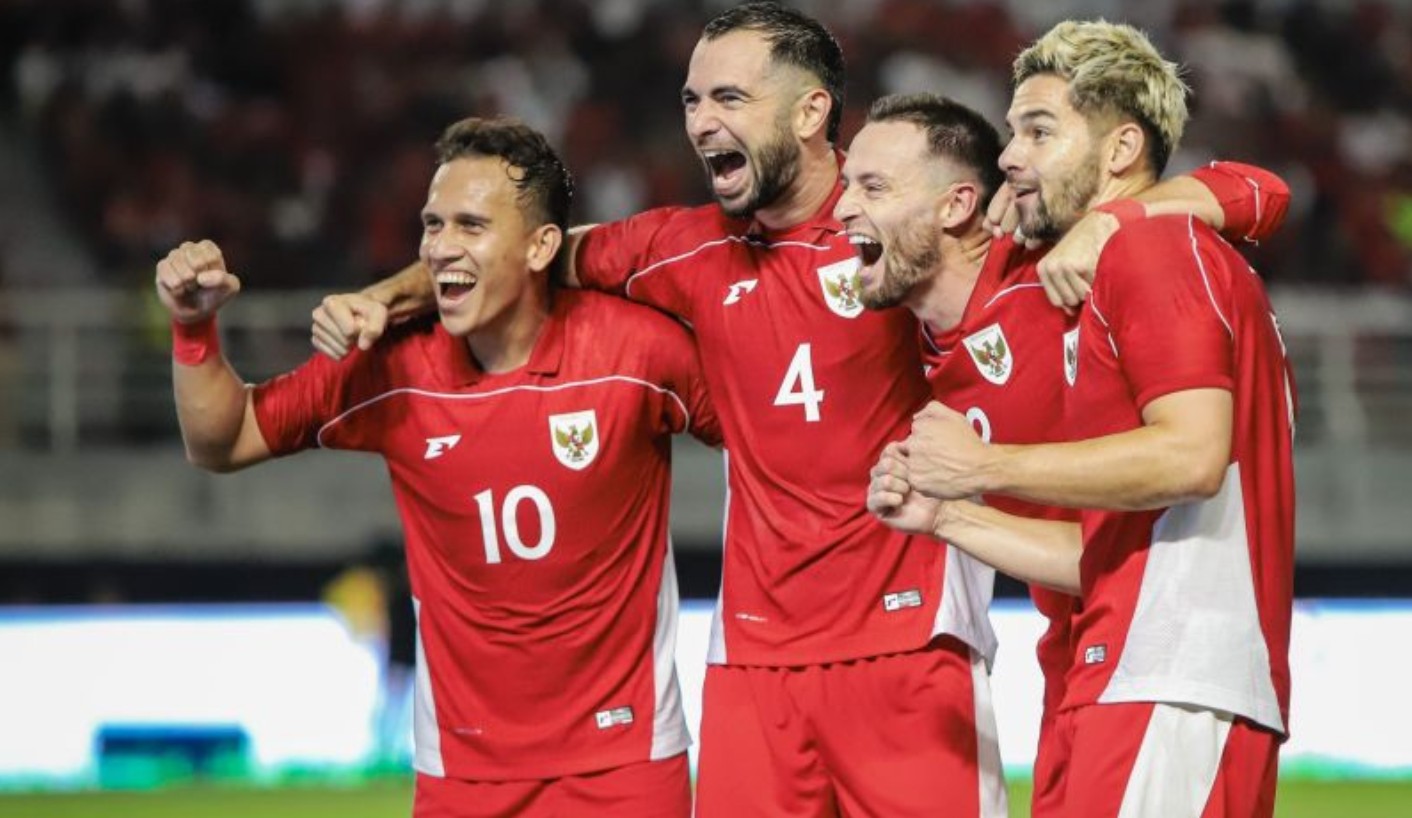Para pemain Timnas Indonesia meliputi Egy Maulana, Jordi Amat, Marc Klok, dan Sandy Walsh, merayakan gol.