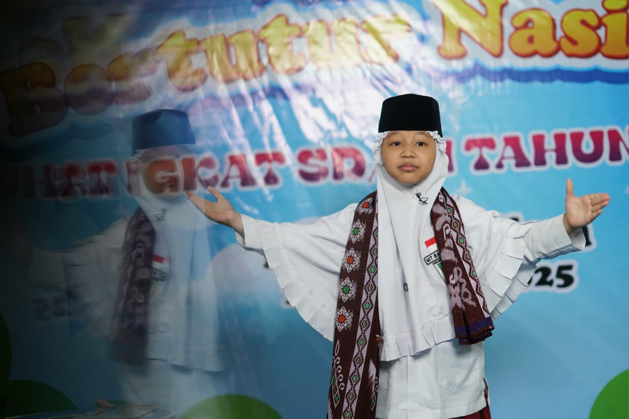 Deayu Useiko mewakili Madiun di lomba bertutur nasional. FOTO: DISKOMINFO KOTA MADIUN