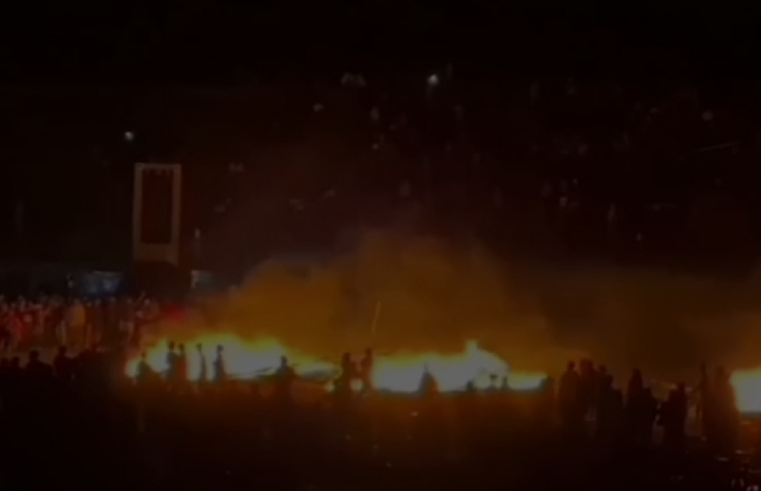 Penonton ricuh di final Soedirman Cup 2025 Pacitan, sejumlah perangkat pertandingan dibakar usai absennya Rivan Nurmulki dan Dimas Saputra.