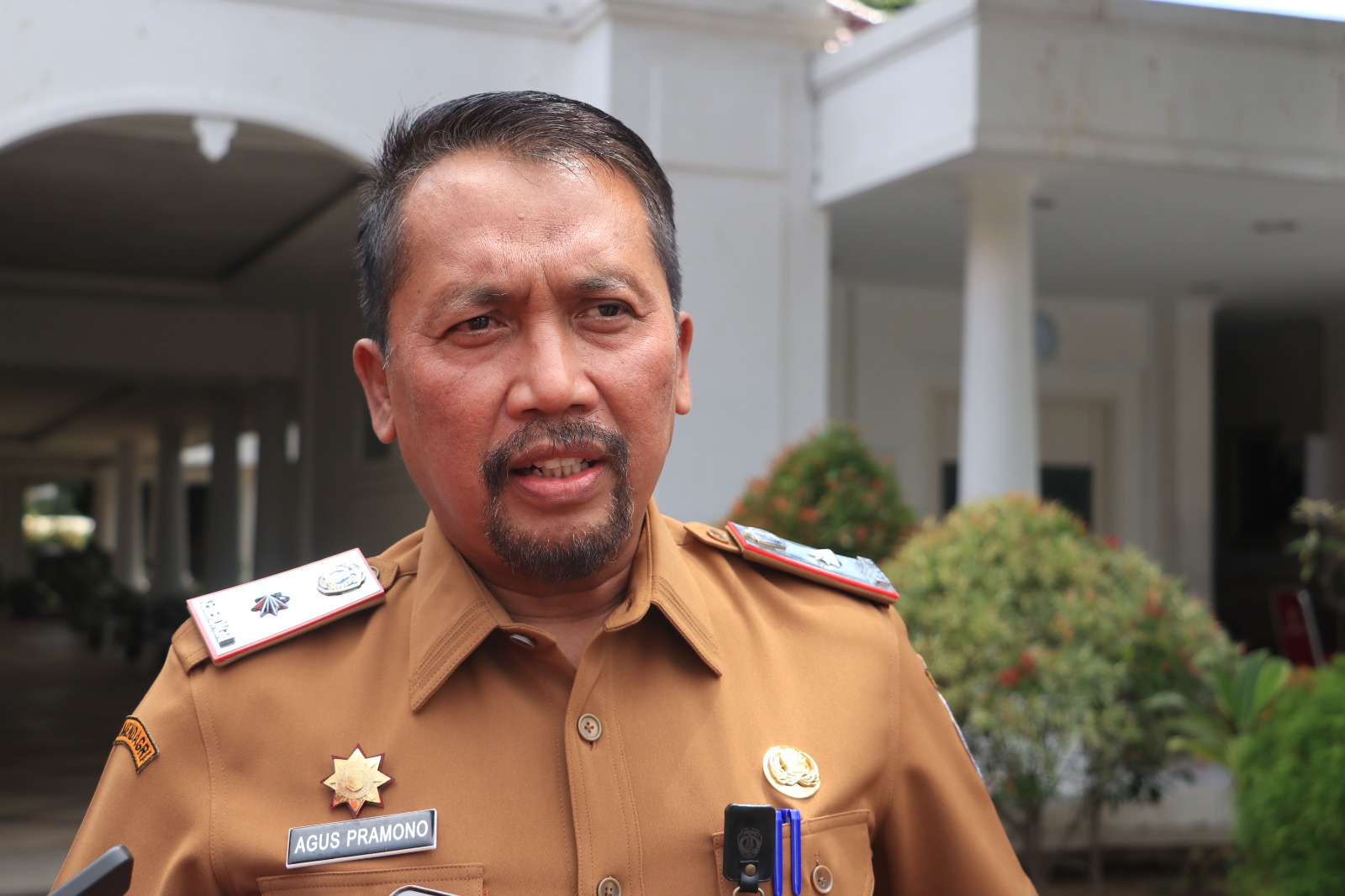 Sekda Ponorogo Agus Pramono memberikan keterangan terkait regenerasi di Perumda Gunung Sari. SUGENG DWI N/RADAR PONOROGO