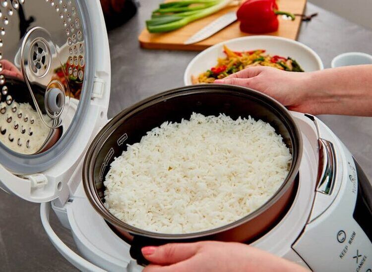 Ilustrasi hemat listrik saat menggunakan rice cooker